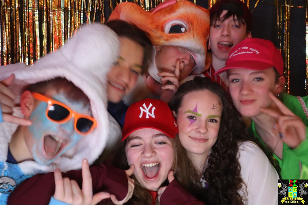 ../Images/Jeugd Opwarmbal Photobooth 257.jpg